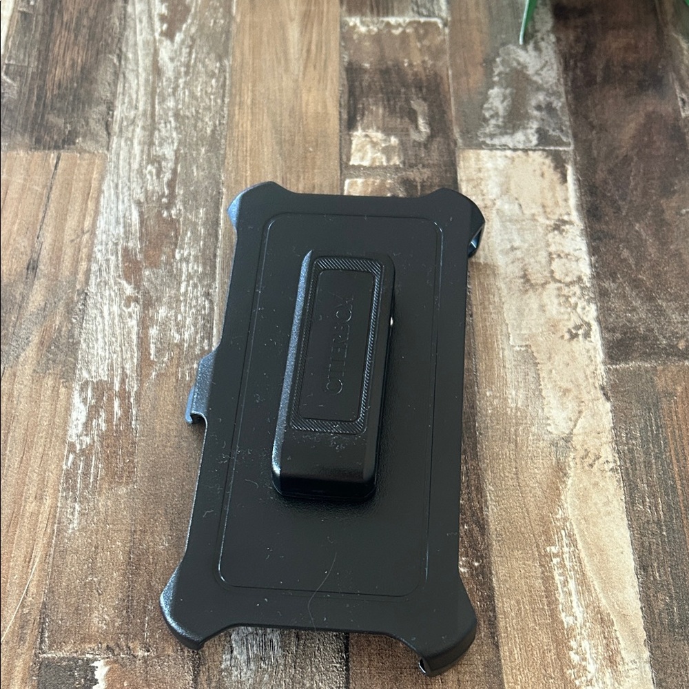 NWOT OtterBox Black Phone Holster for IPhone 14 13 or 15 Defender